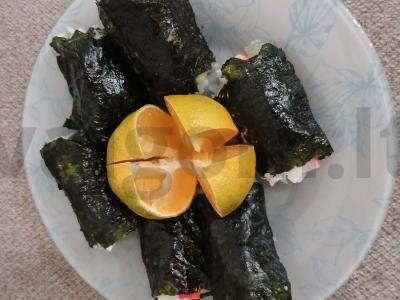 Rulonai „Šventiniai“ su mandarinų pagrindine nuotrauka