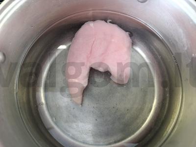 Salotos su vištienos filė ir sūdytais krekeriais Žingsnis 1