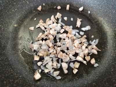 Salotos su vištienos filė ir sūdytais krekeriais Žingsnis 2