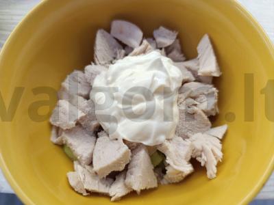 Salotos su vištienos filė ir sūdytais krekeriais Žingsnis 5