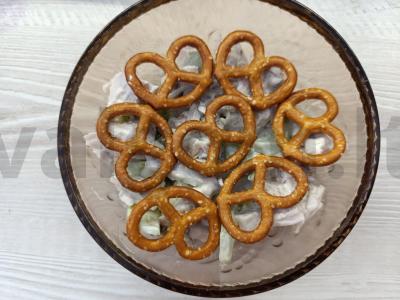 Salotos su vištienos filė ir sūdytais krekeriais Žingsnis 6