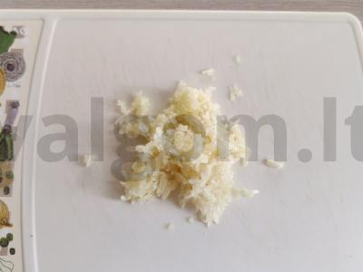 Česnakiniai sausainiai su žolelėmis Žingsnis 2