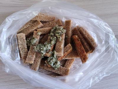 Česnakiniai sausainiai su žolelėmis Žingsnis 4