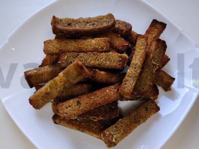 Česnakiniai sausainiai su žolelėmis pagrindine nuotrauka