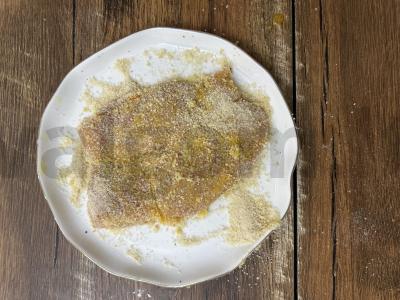 Kiaulienos šnicelis džiūvėsėliuose keptuvėje Žingsnis 4