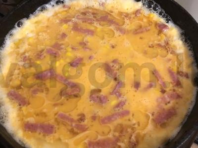 Omletas su dešra ir kukurūzais Žingsnis 5