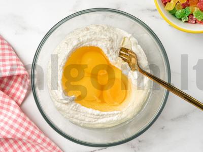 Apelsinų keksas su cukatais ir migdolais Žingsnis 2