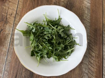 Salotas su rukola, avokadu ir krevetėmis Žingsnis 1