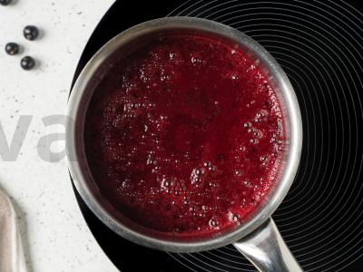 Mėlynių džemas su juodaisiais serbentais Žingsnis 1