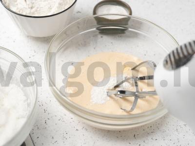 Braškinių pyragas su kremu Žingsnis 3