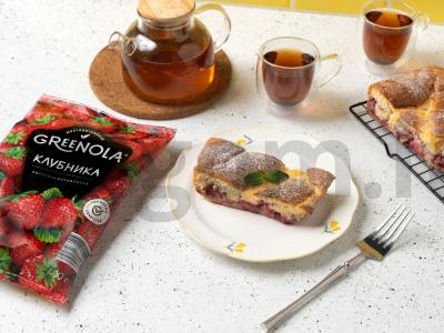 Braškinių pyragas su kremu pagrindine nuotrauka