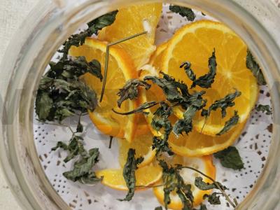 Arbata su mėtomis ir citrusiniais vaisiais Žingsnis 2