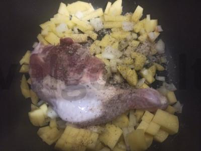Vištienos sultinys su bulvėmis ir skrudinta duona Žingsnis 2
