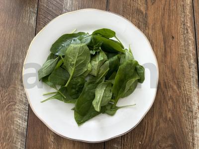 Salotos su špinatais, avokadu ir upėtakiu Žingsnis 1