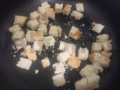 Vištienos sultinys su bulvėmis ir skrudinta duona Žingsnis 5