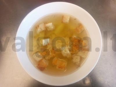 Vištienos sultinys su bulvėmis ir skrudinta duona pagrindine nuotrauka