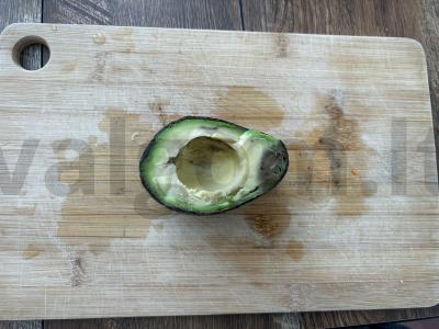 Salotos su špinatais, avokadu ir upėtakiu Žingsnis 3