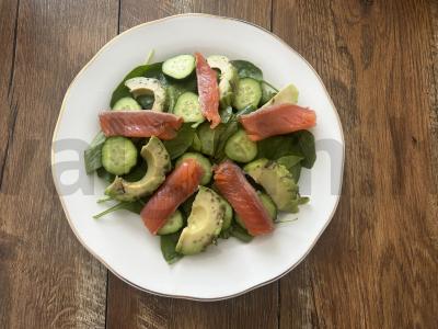 Salotos su špinatais, avokadu ir upėtakiu Žingsnis 5