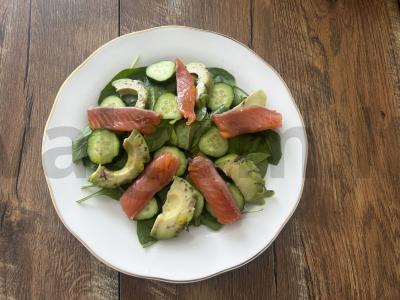 Salotos su špinatais, avokadu ir upėtakiu Žingsnis 6