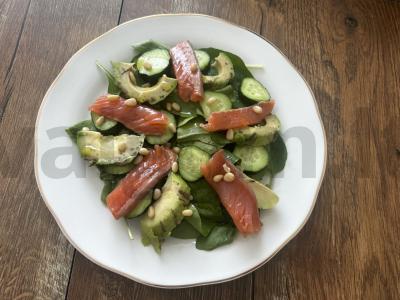 Salotos su špinatais, avokadu ir upėtakiu Žingsnis 7