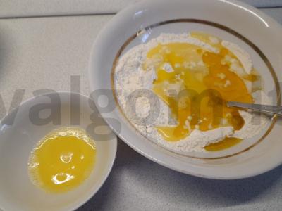 Varškės galeta su lydytu sūriu ir vynuogėmis Žingsnis 1