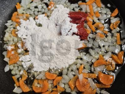 Spagečiai su pomidorų padažu Žingsnis 2