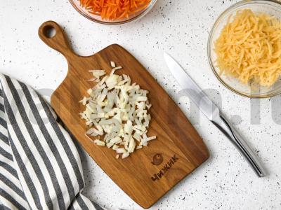 Grikių kotletai su keptu svogūnu ir sūriu Žingsnis 2