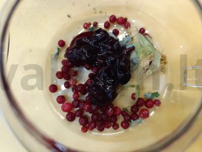 Gėrimas su vyšnių uogiene ir mėtomis Žingsnis 3