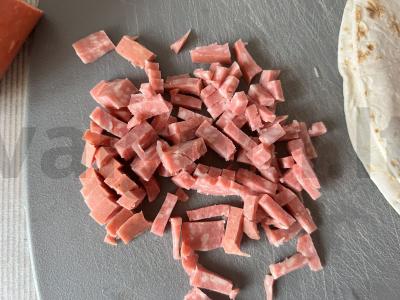 Tortilija su sūriu ir rūkytomis dešromis Žingsnis 1