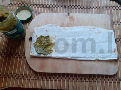 Užkandis iš lavašo su pesto, rukola ir kiaušiniu Žingsnis 4