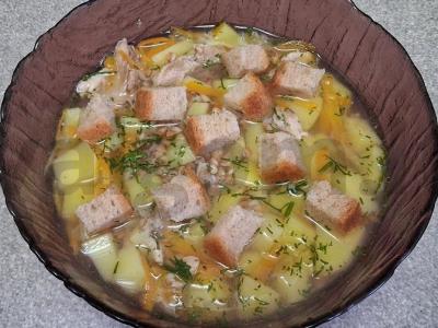 Grikių sriuba su vištiena ir sausainiais pagrindine nuotrauka