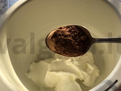 Namų ledai su sausainių trupiniais Žingsnis 1