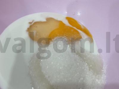 Uogų keksiukai su bifilaifu Žingsnis 2