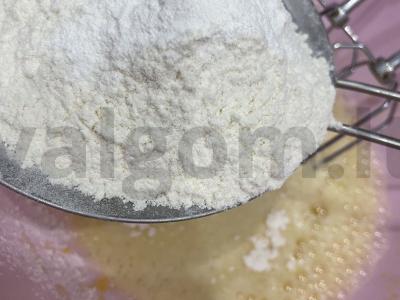 Uogų keksiukai su bifilaifu Žingsnis 4