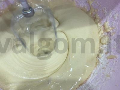 Uogų keksiukai su bifilaifu Žingsnis 5