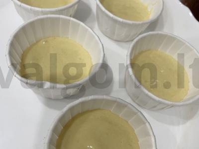 Uogų keksiukai su bifilaifu Žingsnis 6