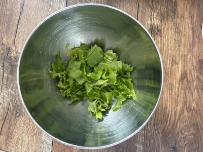 Mažai kaloringa jūros gėrybių salotos Žingsnis 1