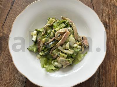 Mažai kaloringa jūros gėrybių salotos pagrindine nuotrauka