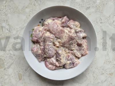 Kiauliena folijoje su mėsa ir sūriu Žingsnis 2