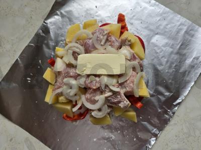 Kiauliena folijoje su mėsa ir sūriu Žingsnis 5