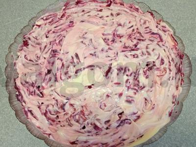 Salotas „Skumbrė po šubė“ su raudonuoju svogūnu Žingsnis 7