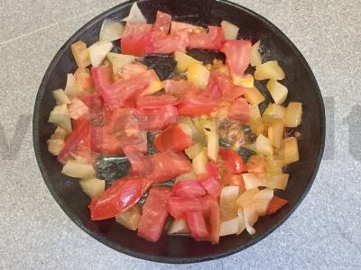 Kiaušinienė su pomidoru ir paprikomis gruziniškai Žingsnis 3