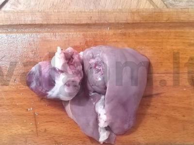 Anties kepenys ir širdis, troškintos su morkomis Žingsnis 1