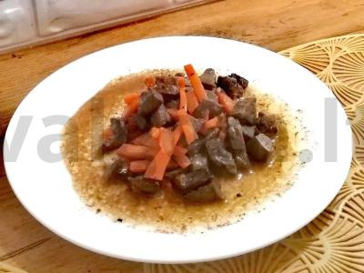 Anties kepenys ir širdis, troškintos su morkomis Žingsnis 6