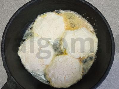 Sūrio blynai su kokosų drožlėmis ir karamele Žingsnis 7