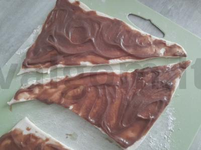 Sluoksniuotos bandelės su šokoladiniu sviestu ir kondensuotu pienu Žingsnis 6