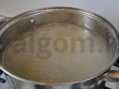 Vištienos sūrytas sriuba su marinuotais pomidorais Žingsnis 1