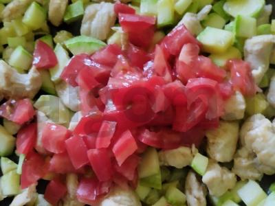 Vištiena su cukinijomis ir pomidorais bagete Žingsnis 3