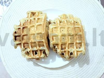 Minkšti vafliai su pienu ir aguonomis pagrindine nuotrauka