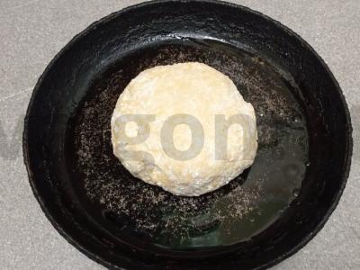 Burgeris su varškės bandelėmis, kotletu, sūriu ir grietinės padažu Žingsnis 2